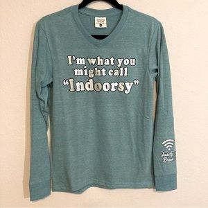 NWOT JADELYNN BROOKE Women’s Graphic Long Sleeve Teal V-Neck Tee Shirt Size XS